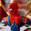 Detaljer om Spider-Mans mini-byste