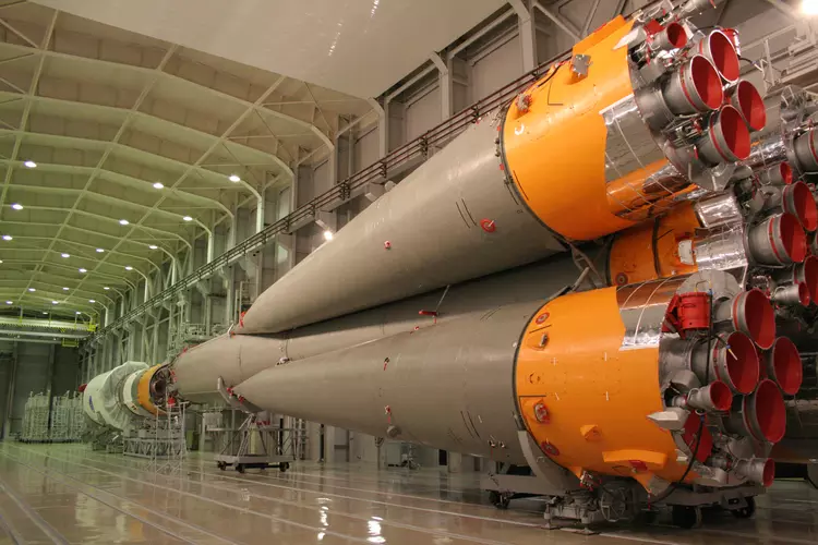 Russland skyter opp militære satellitter i ...