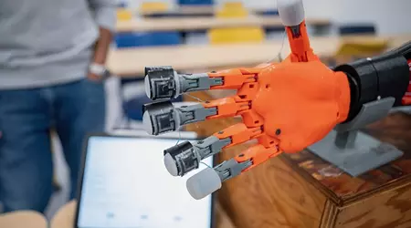 Gjennombrudd innen robotteknologi: Forskere har sammen med Honda utviklet en sensor som ligner på menneskehud - dette vil gjøre det mulig å forbedre menneskelignende roboter.