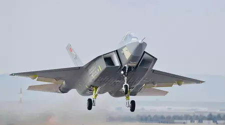 Tyrkias femtegenerasjons KAAN-kampfly gjorde sin jomfrutur sammen med en F-16 Fighting Falcon.