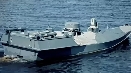 Russerne legger skip langs Kertsj-broen for å forsvare seg mot ukrainske maritime droneangrep.