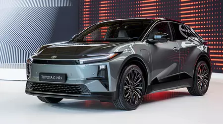 Toyota har avduket den elektriske crossoveren C-HR+ med batterier på 57,7 kWh og 77 kWh