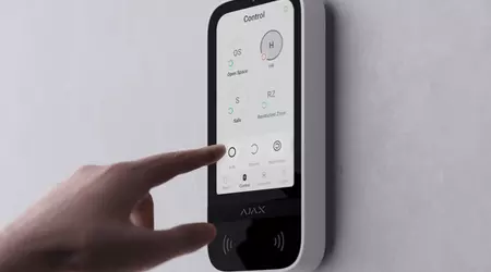 KeyPad TouchScreen Jeweller: trådløst tastatur med berøringsskjerm for styring av Ajax-systemet.