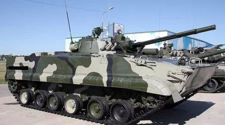 De forente arabiske emirater viser modernisert BMP-3 med slovakisk kampmodul  