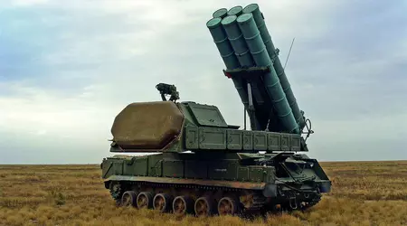 En ukrainsk FPV-drone traff utskytningsrampen til et moderne russisk Buk-M3 bakke-til-luft-missilsystem.