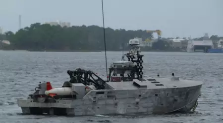 Den amerikanske marinen har bestilt ytterligere fire ubemannede MCM USV-båter for å søke etter og rydde miner.