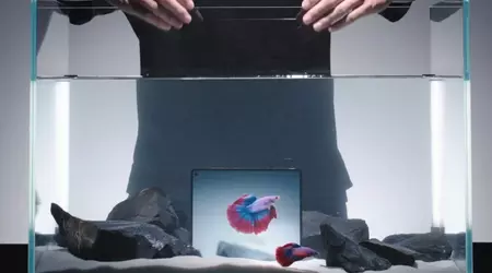 Vivo X Fold 5 kan dyppes ned til 3 meter og brettes 1000 ganger under vann (video)