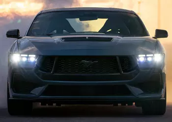 Ford Mustang med fire dører kan ...
