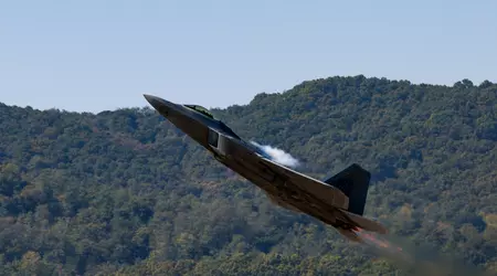 Kina prøver å lage en radar som kan spore stealth-jagerflyet F-22