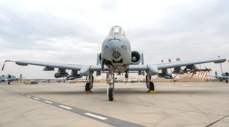 Det ikoniske angrepsflyet A-10 Thunderbolt II kan nå bruke APKWS II-missiler og GBU-39/B-styrte bomber med liten diameter.