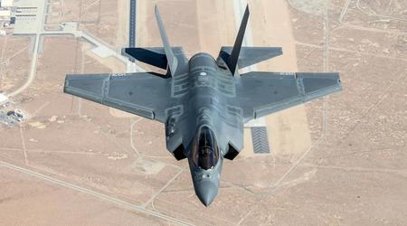 F-35 Lightning II vil kunne ødelegge fiendtlige stridsvogner med AGM-114 Hellfire-missiler.