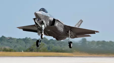 Etter at Tsjekkia bestilte F-35 Lightning II, bestemte landet seg for å opprette et senter for opplæring av piloter til femte generasjons jagerfly.