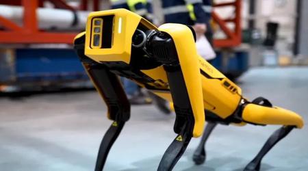 SWAT-teamets Spot-robot avfyrer flere skudd under et oppgjør i USA.