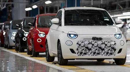Den første Fiat 500 Hybrid ruller av samlebåndet i Torino