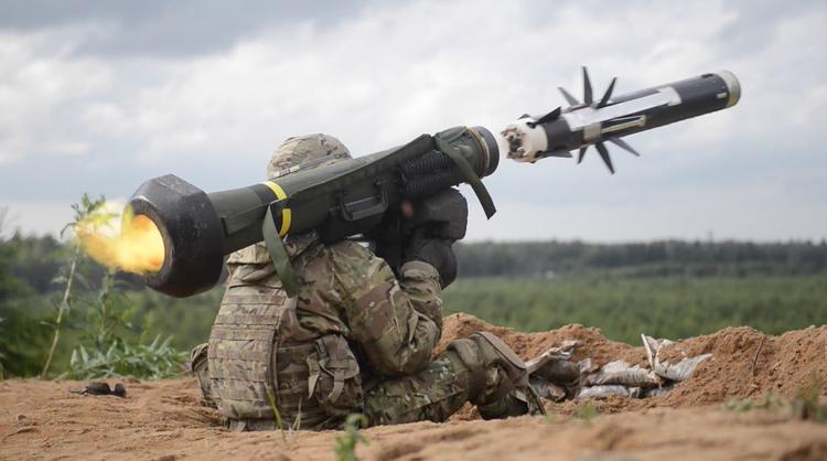 Britisk armé avfyrer Javelin livefyring for ...