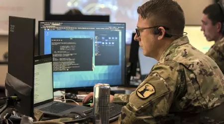 Millioner av e-poster fra det amerikanske militæret har på grunn av en skrivefeil i et domenesuffiks blitt omdirigert til myndighetene i Mali i årevis og kan ende opp hos russiske myndigheter.