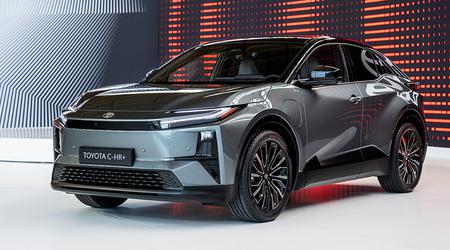 Toyota har avduket den elektriske crossoveren C-HR+ med batterier på 57,7 kWh og 77 kWh