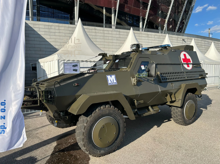 Polsk selskap presenterer det medisinske pansrede ...