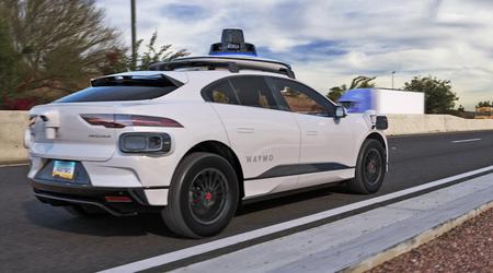 Waymo tilbakekaller mer enn tusen robotdrosjer på grunn av gjentatte kollisjoner med hindringer