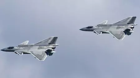 Kina forbedrer sitt femtegenerasjons J-20 Mighty Dragon-kampfly for å overgå USAs F-22 Raptor.