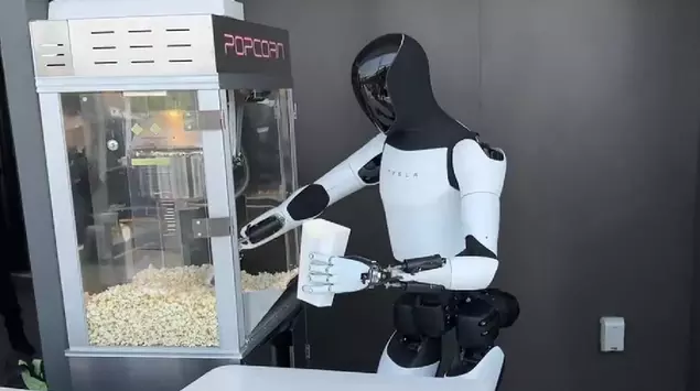 Video of the day: robot Optimus ...