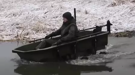 Ukrainske ingeniører har laget en unik amfibisk drone for å evakuere krigere fra slagmarken og levere forsyninger