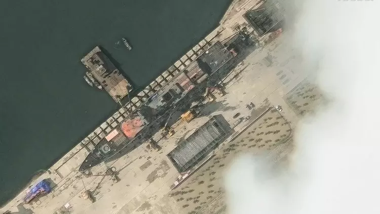 Nord-Korea løfter endelig den skadede destroyer: ...