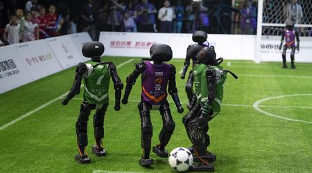 Ikke Ronaldo, men ikke dårlig: Kina er vert for den første fotballkampen mellom humanoide roboter