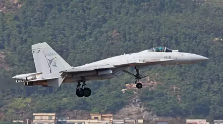 J-15 dekkjagerfly krasjer i Kina under treningsflyging
