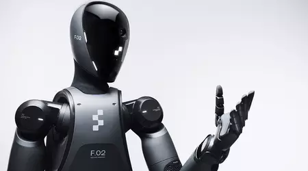 BMW har vist frem en robotmekaniker som behendig laster metalldeler i et ekte produksjonsanlegg
