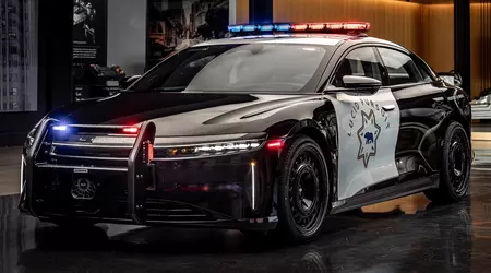 Trafikkpolitiet i California testet Lucid Pursuit, en spesialversjon av elbilen Lucid Air, som koster fra $ 70 000 i sivil versjon