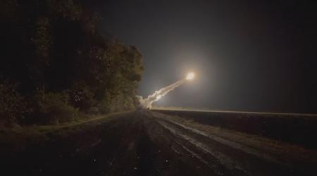 Ukrainas væpnede styrker viser den første utskytningen av det ballistiske missilet ATACMS fra USA.