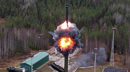 Russerne har skutt opp det interkontinentale ballistiske missilet SS-27 Mod 2 med en rekkevidde på 12 000 kilometer, som kan bære et atomstridshode med en sprengkraft på opptil 500 kilotonn.