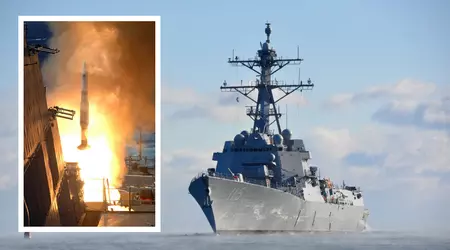 USS Rafael Peralta, en destroyer av Arleigh Burke-klassen, lastet om Mk 41 vertikalt avfyringssystem og fylte opp et lager av SM-2 luftvernmissiler for første gang i Australia.