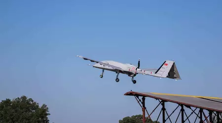 Bayraktar TB3 dekkstridsdrone skutt opp fra et skihopp for første gang