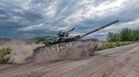 Forsvarsstyrkene viser frem den sjeldne ukrainske Oplot-stridsvognen som nå forsvarer Kharkiv-regionen