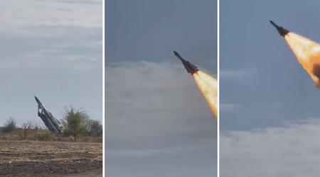 Den første videoen av utskytingen av S-200 luftvernmissilet som er modifisert for å treffe bakkemål, er publisert.