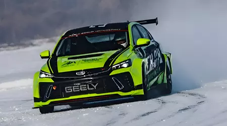 Geely har avslørt sin første metanoldrevne racerbil