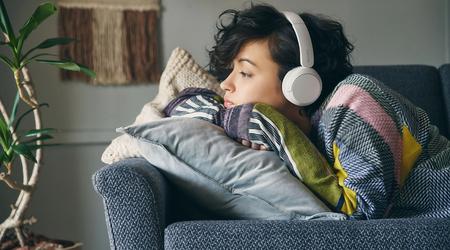 Sony WH-CH520 med opptil 50 timers batterilevetid kan kjøpes på Amazon for under 40 dollar.