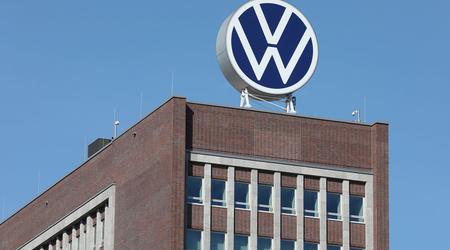 Slutten på en æra med tyske biler: Volkswagen planlegger å stenge flere fabrikker i Tyskland for første gang på 87 år 
