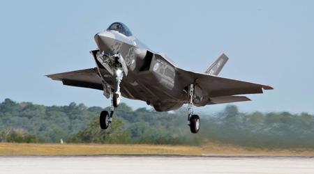 Etter at Tsjekkia bestilte F-35 Lightning II, bestemte landet seg for å opprette et senter for opplæring av piloter til femte generasjons jagerfly.