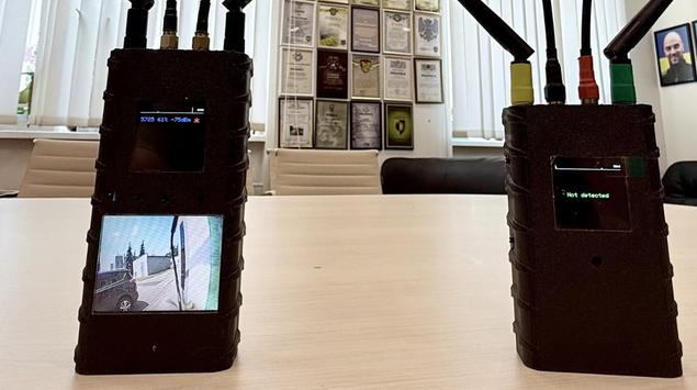 Viseostream fra fiendens FPV-drone: frivillig demonstrerer ...