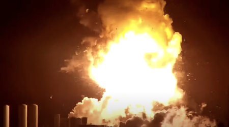 Elon Musks Starship rakett eksploderer under forberedelser til tiende testflygning (video)