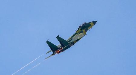 Det første moderniserte F-15EX Eagle II-jagerflyet i sin endelige konfigurasjon har gjort sin første flyvning.