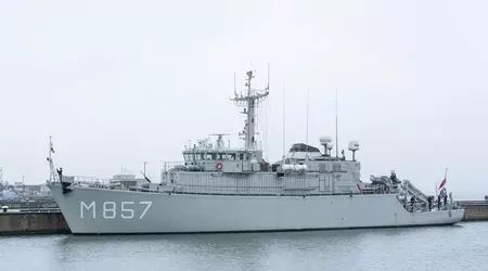 Nederland har tatt minesveiperen Makkum ut av drift og vil senere overlevere den til den ukrainske marinen