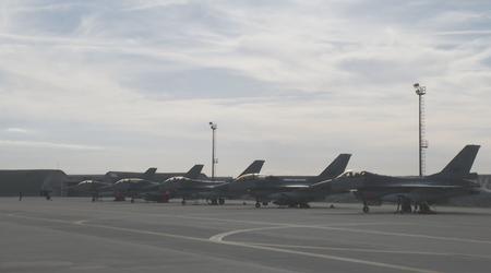 Nederlandske fjerdegenerasjons F-16AM/BM-jagerfly ankom Romania for å trene ukrainske piloter.