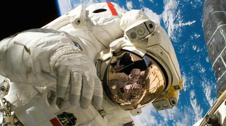 Besetningen på 8 astronauter går i karantene før oppskyting til romstasjonen 