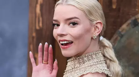 Skuespilleren Anya Taylor-Joy kunne ikke ta selfies med en fan fordi hun ikke fant ut av Android-smarttelefonen sin (video).
