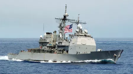 Den amerikanske marinen har tatt krysseren USS Lake Champlain ut av tjeneste etter 35 års tjeneste - krigsskipet hadde Tomahawk-missiler, overlevde en eksplosjon og en kollisjon med et fiskefartøy.
