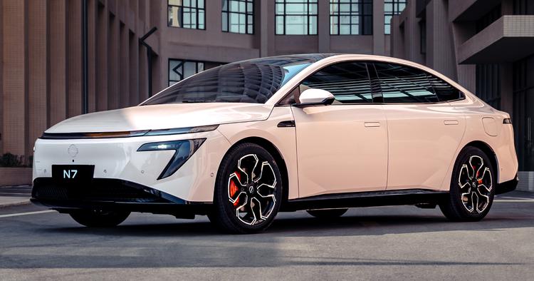 Nissan har mottatt 17 000 bestillinger ...